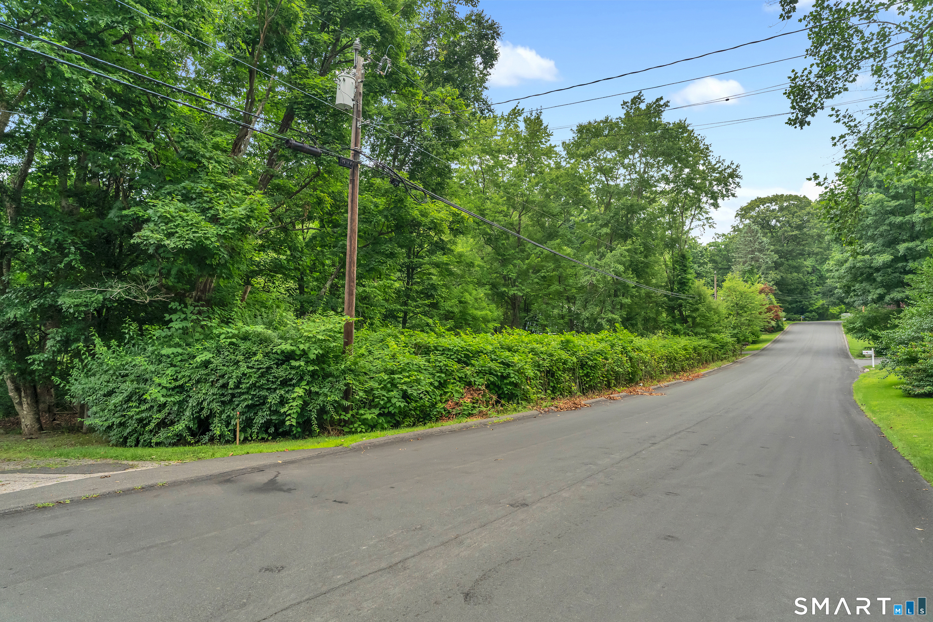 14 West Woodland Drive Redding CT 06896