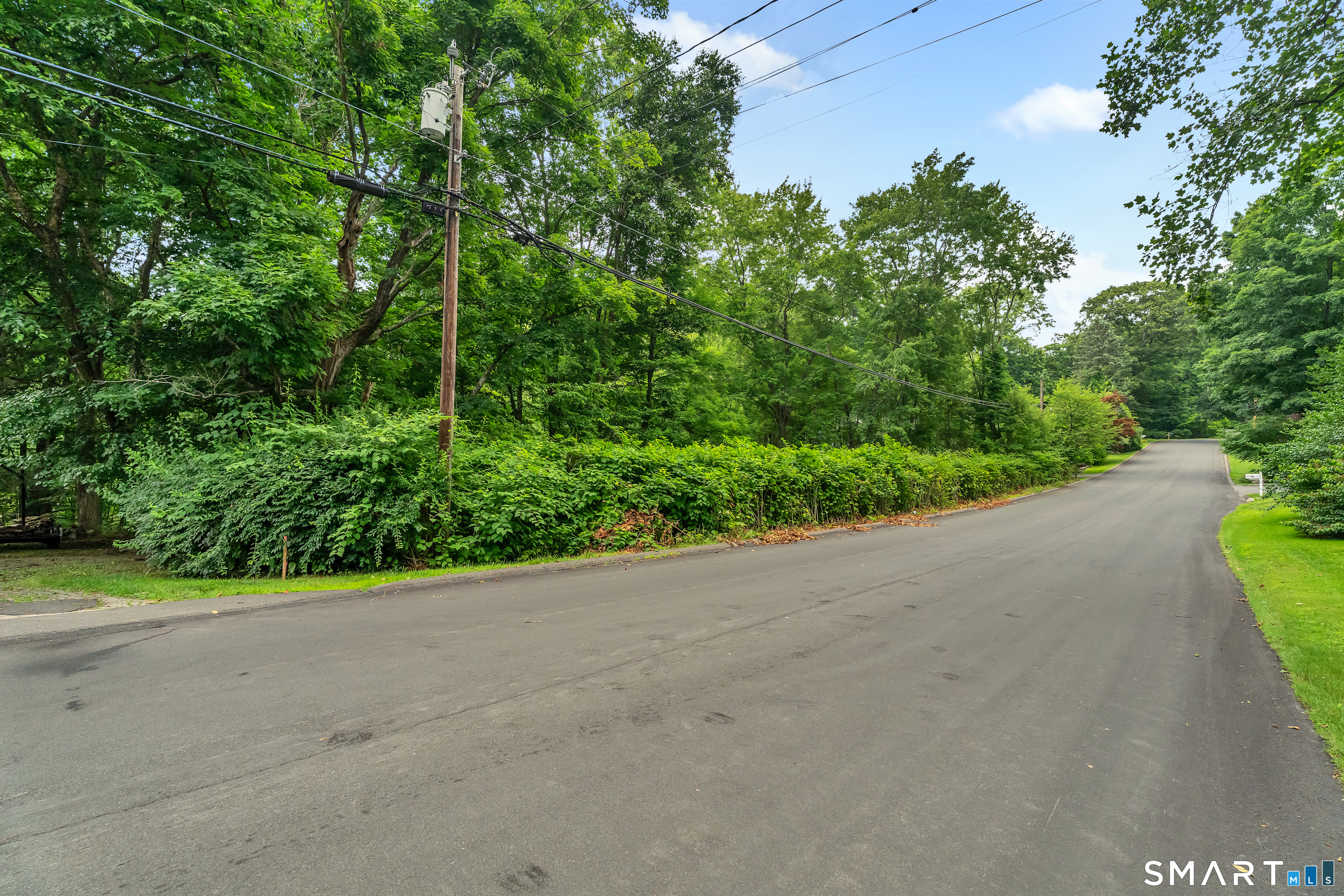 14 West Woodland Drive Redding CT 06896