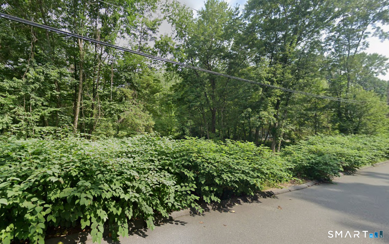 14 West Woodland Drive Redding CT 06896