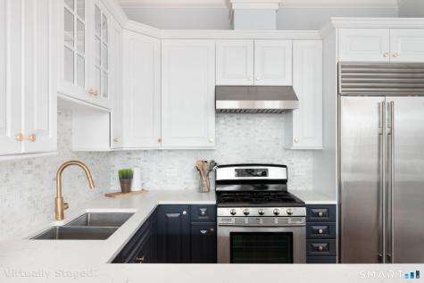 80 Roxbury Road East Lyme CT 06357