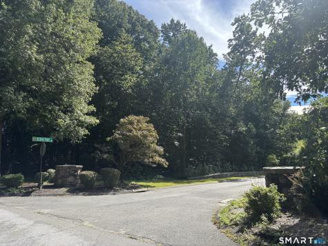 8 Sebastian Trail Newtown CT 06470