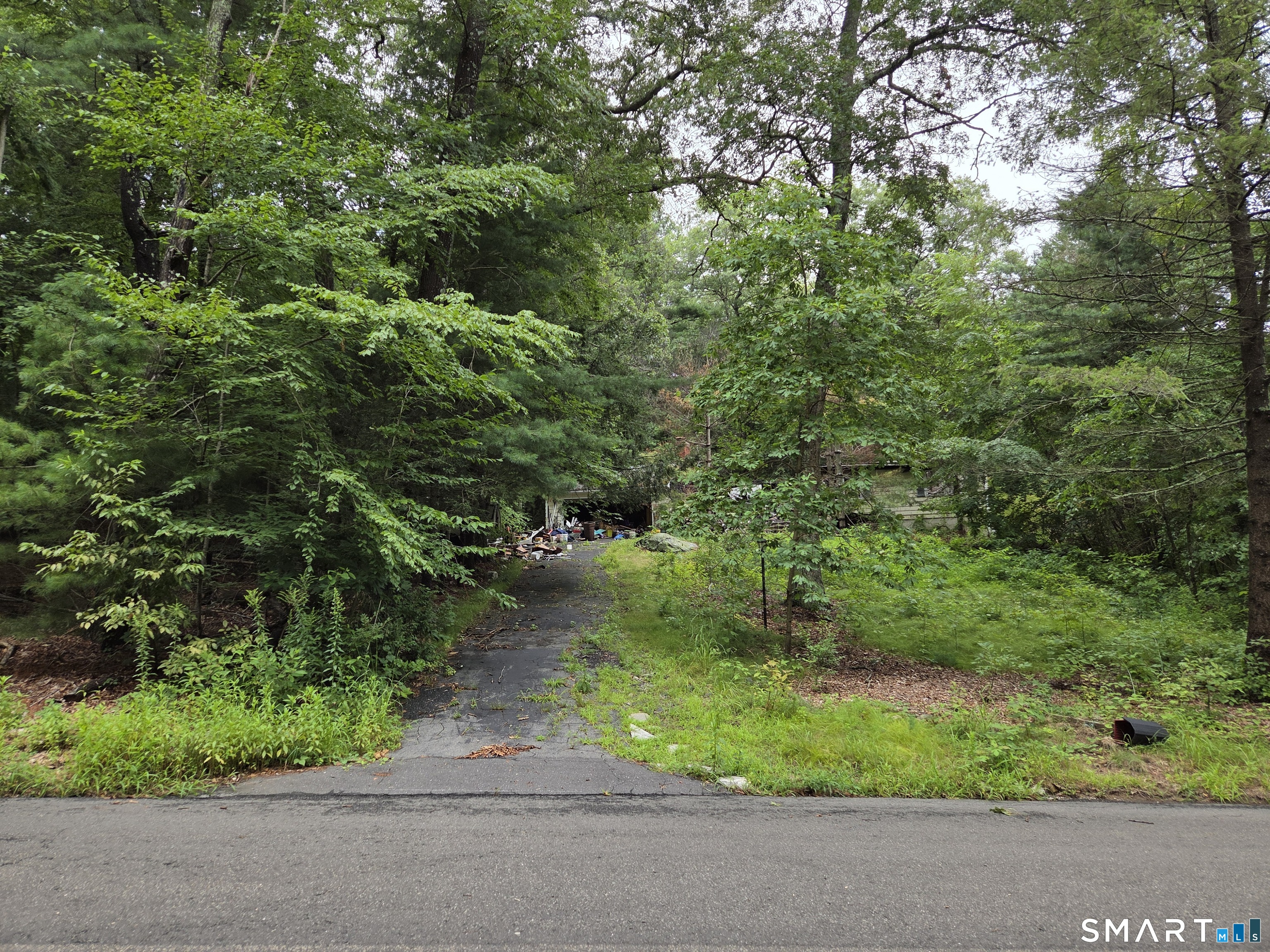7 Hallsey Lane Woodbridge CT 06525