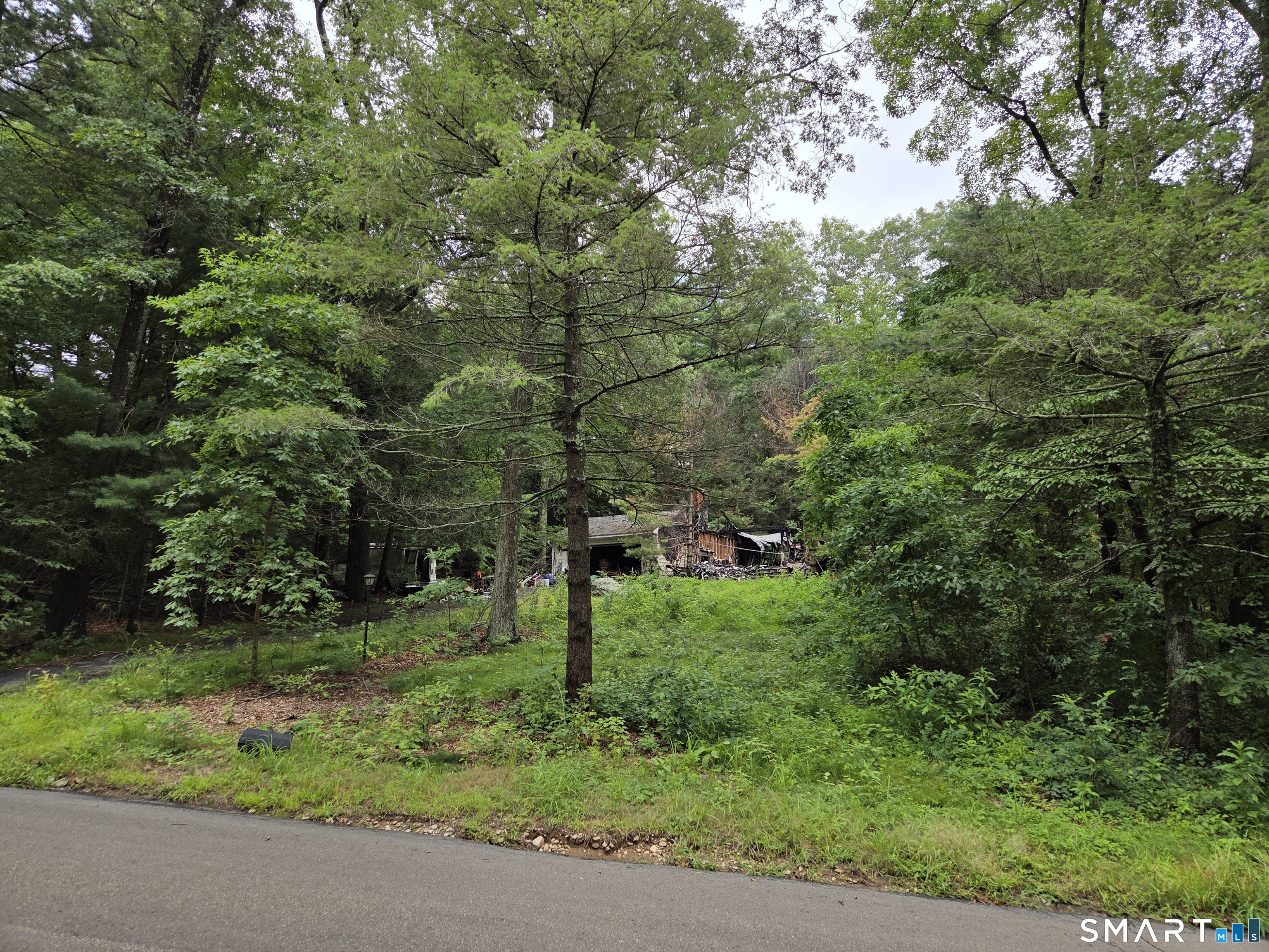 7 Hallsey Lane Woodbridge CT 06525