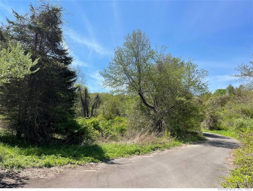 5 Holmes Farm Road Newtown CT 06470