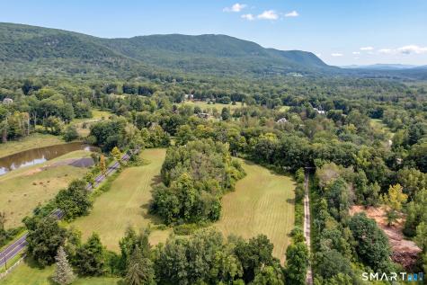 471(4) Undermountain Road Salisbury CT 06068