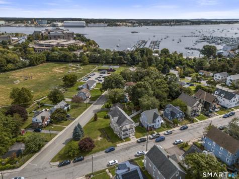 88 Riverview Avenue New London CT 06320
