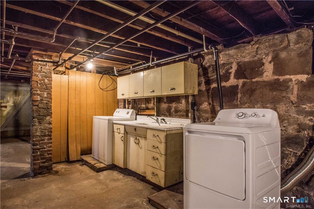 13 Wilcox Street Wethersfield CT 06109