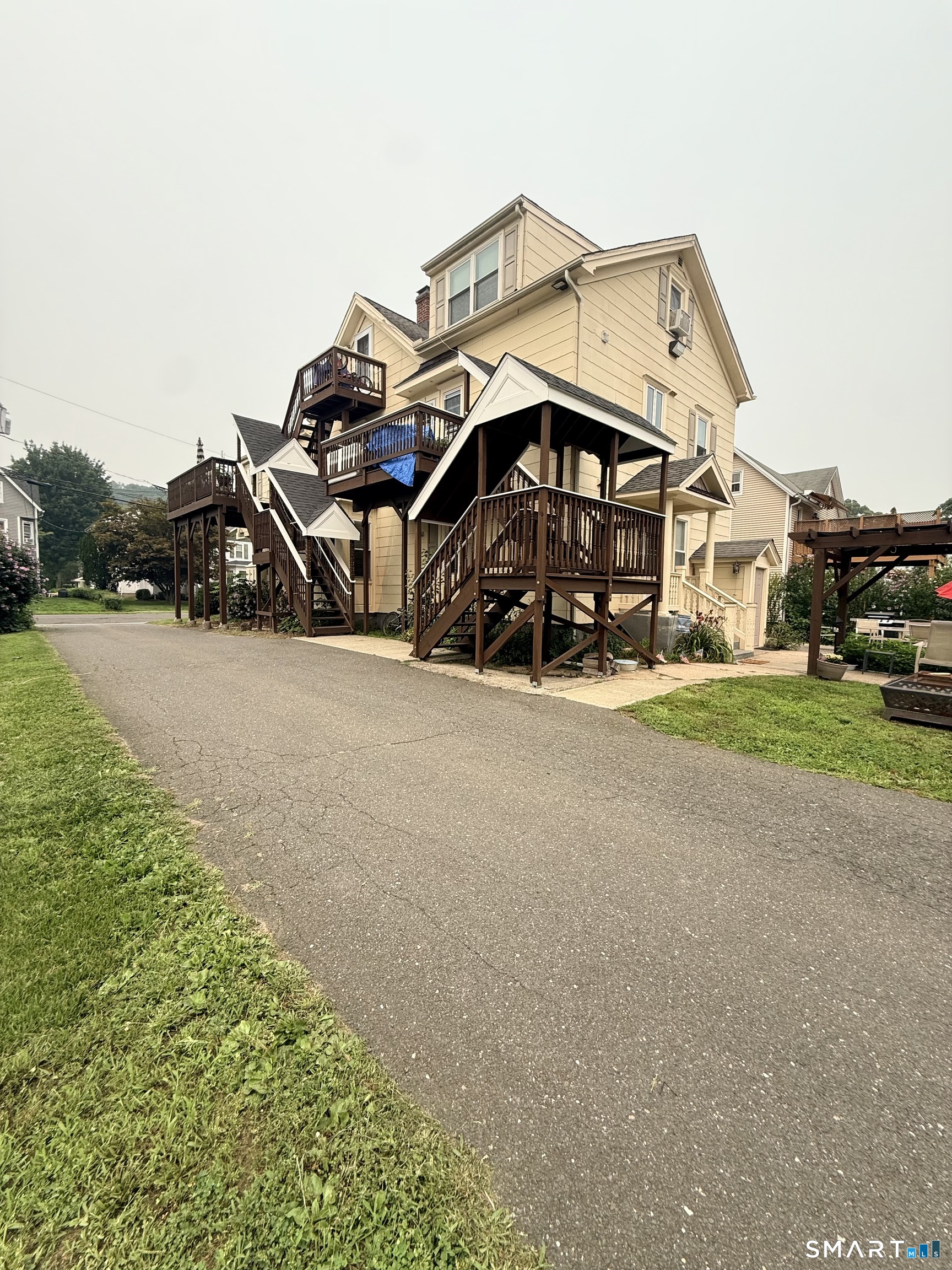 16 Cleveland Street Danbury CT 06810