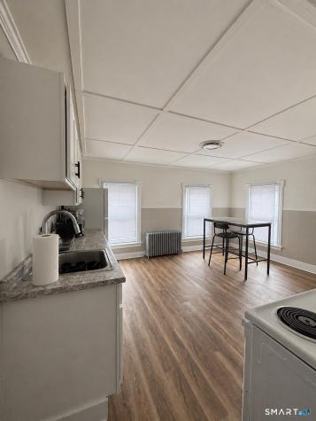 8 Thompson Court Enfield CT 06082