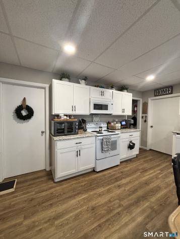 8 Thompson Court Enfield CT 06082