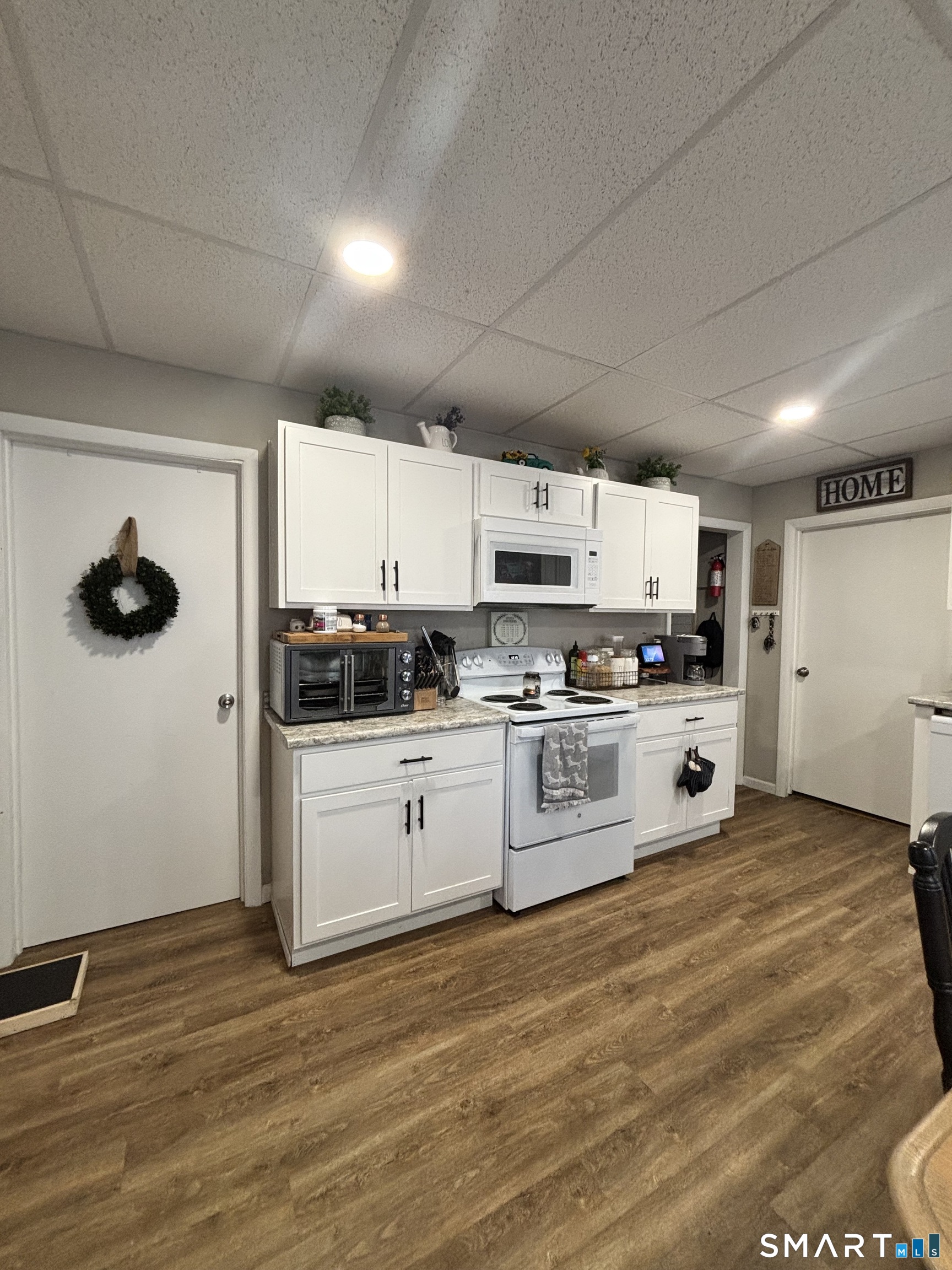 8 Thompson Court Enfield CT 06082