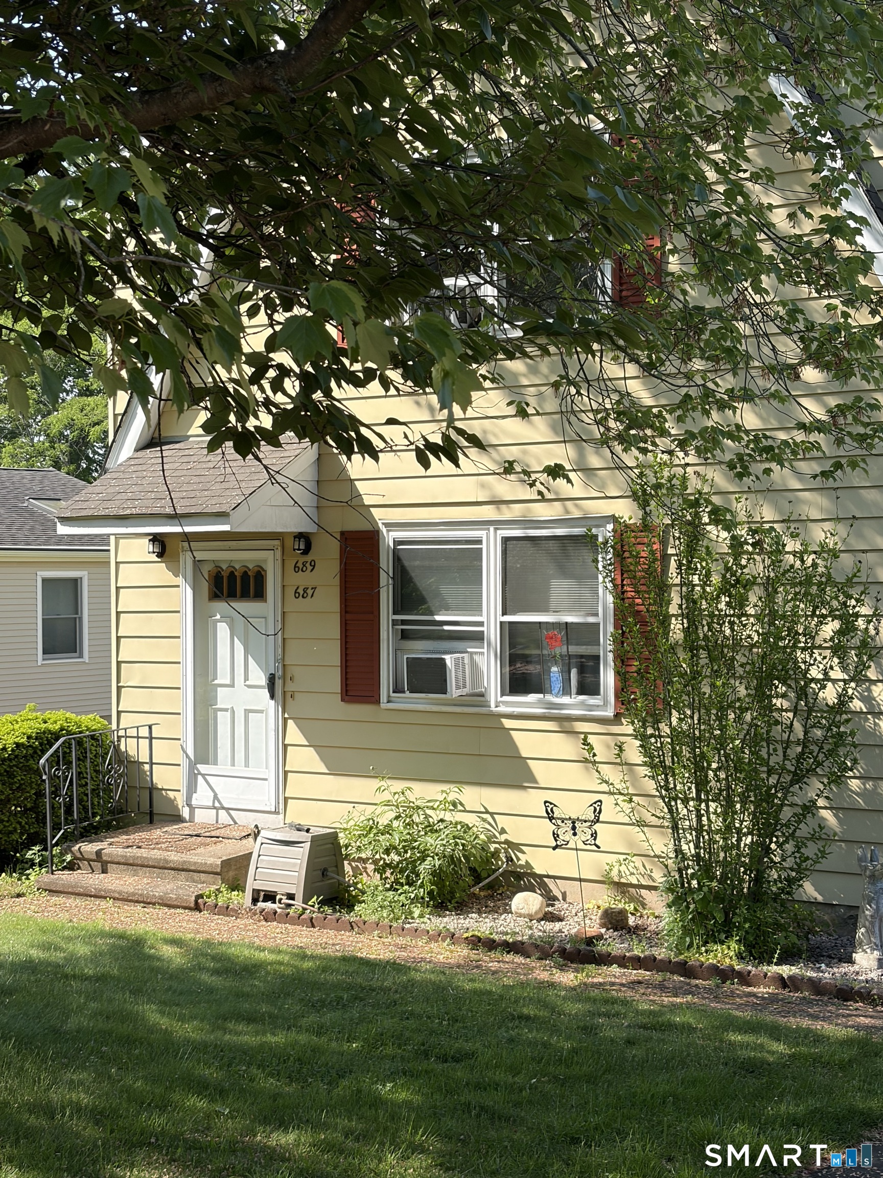 687-689 West Main Street Branford CT 06405