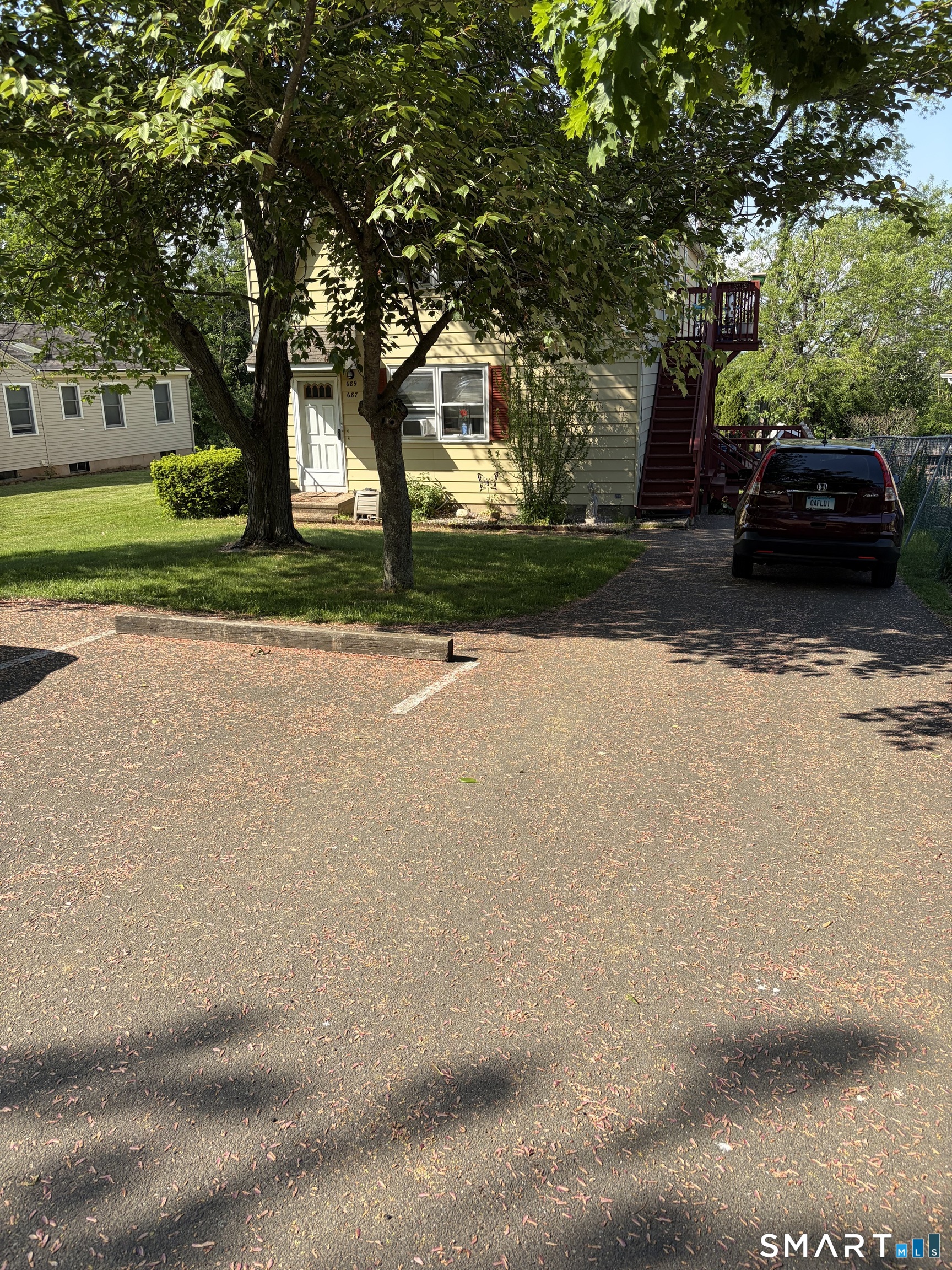 687-689 West Main Street Branford CT 06405