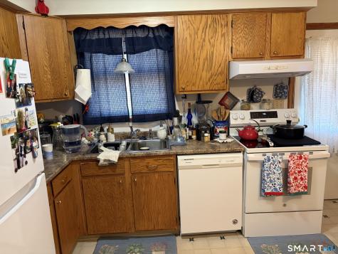 687-689 West Main Street Branford CT 06405