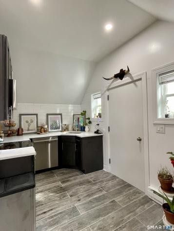 198 Montauk Avenue New London CT 06320