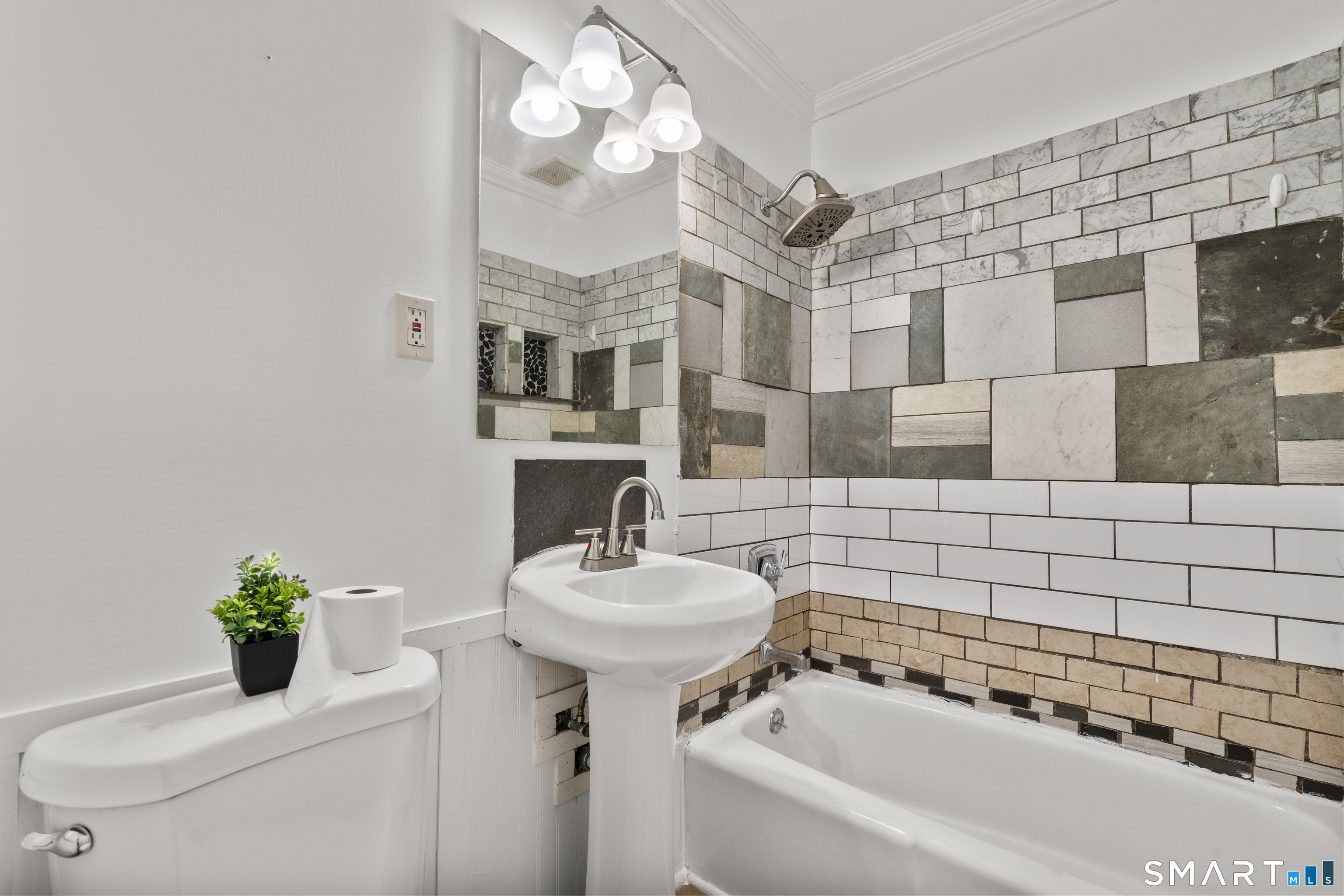 88 North Pond Street Bristol CT 06010