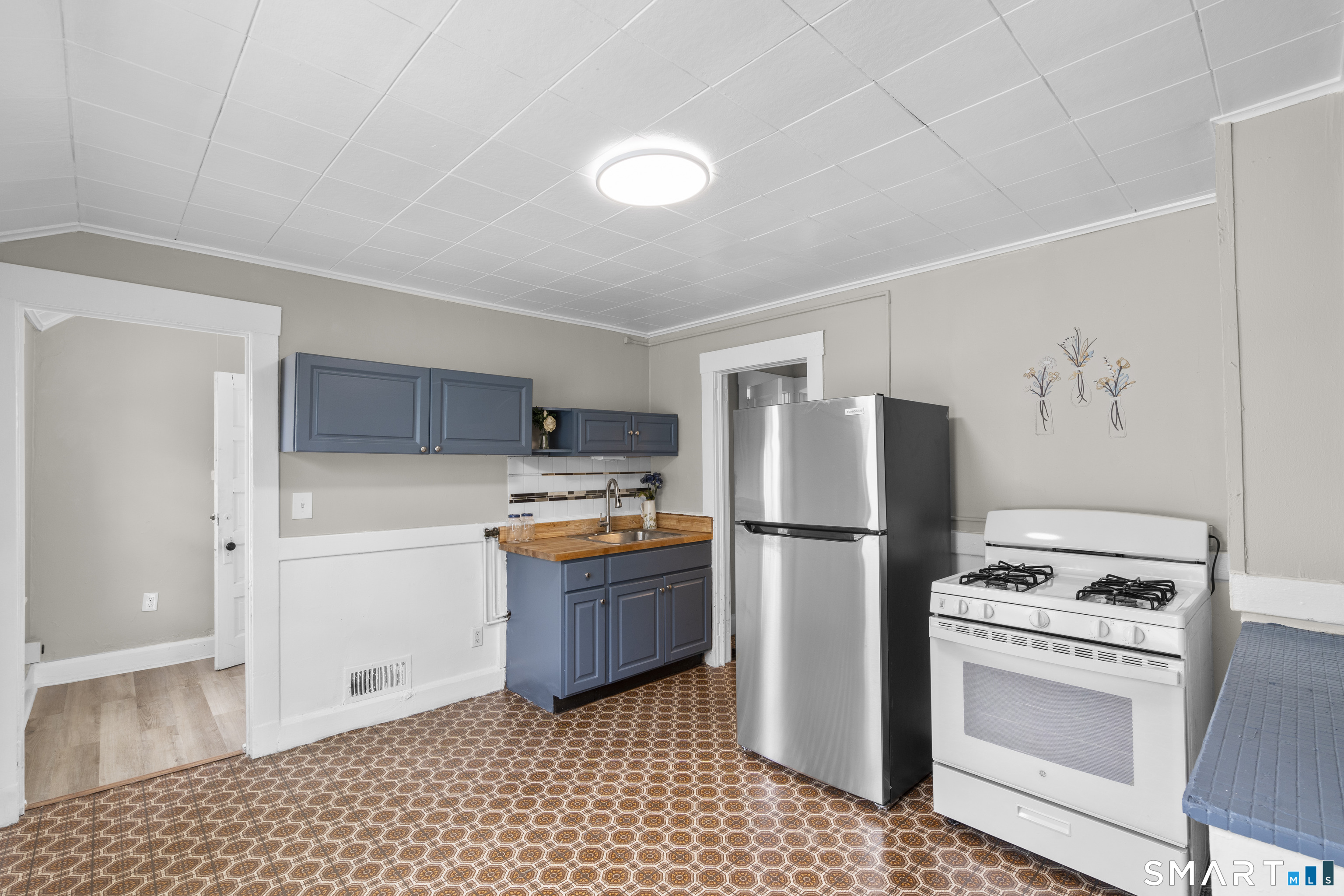 88 North Pond Street Bristol CT 06010