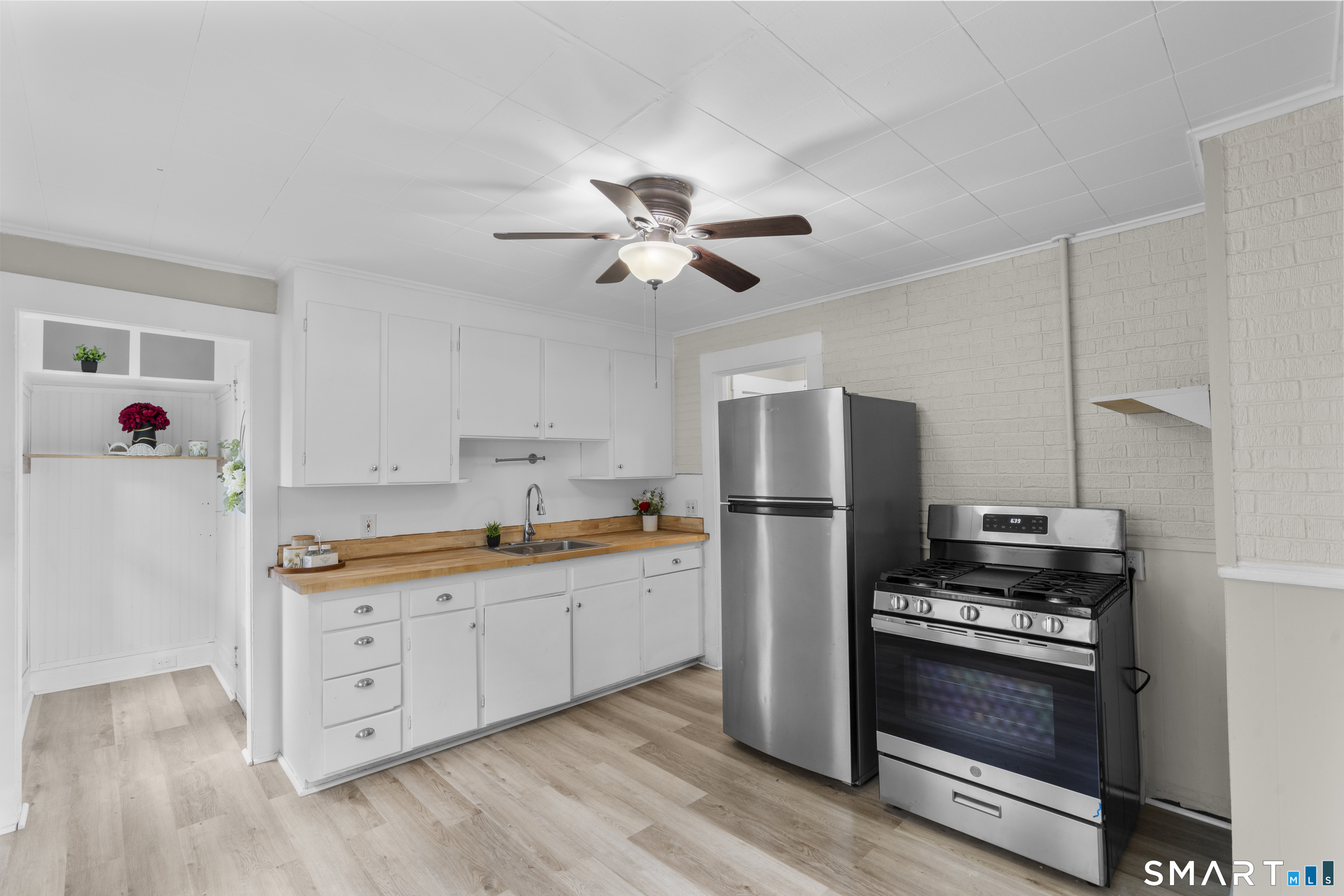 88 North Pond Street Bristol CT 06010
