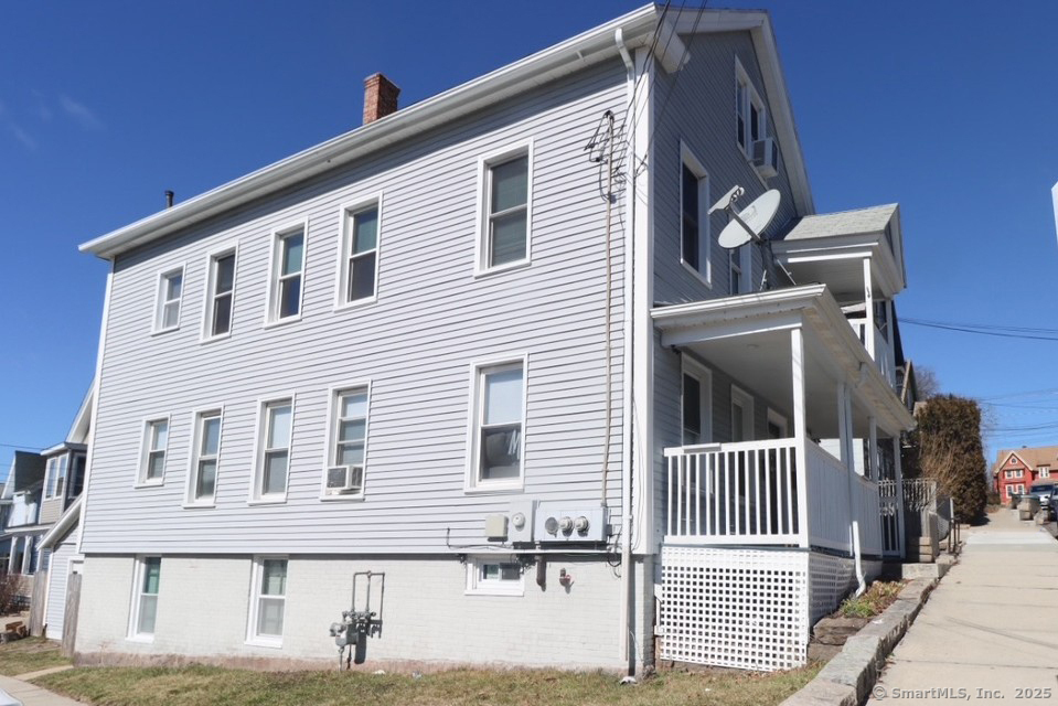 32 Center Street New London CT 06320