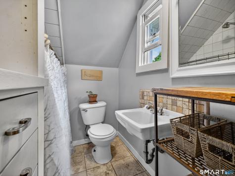 87 Hunters Avenue Norwich CT 06360