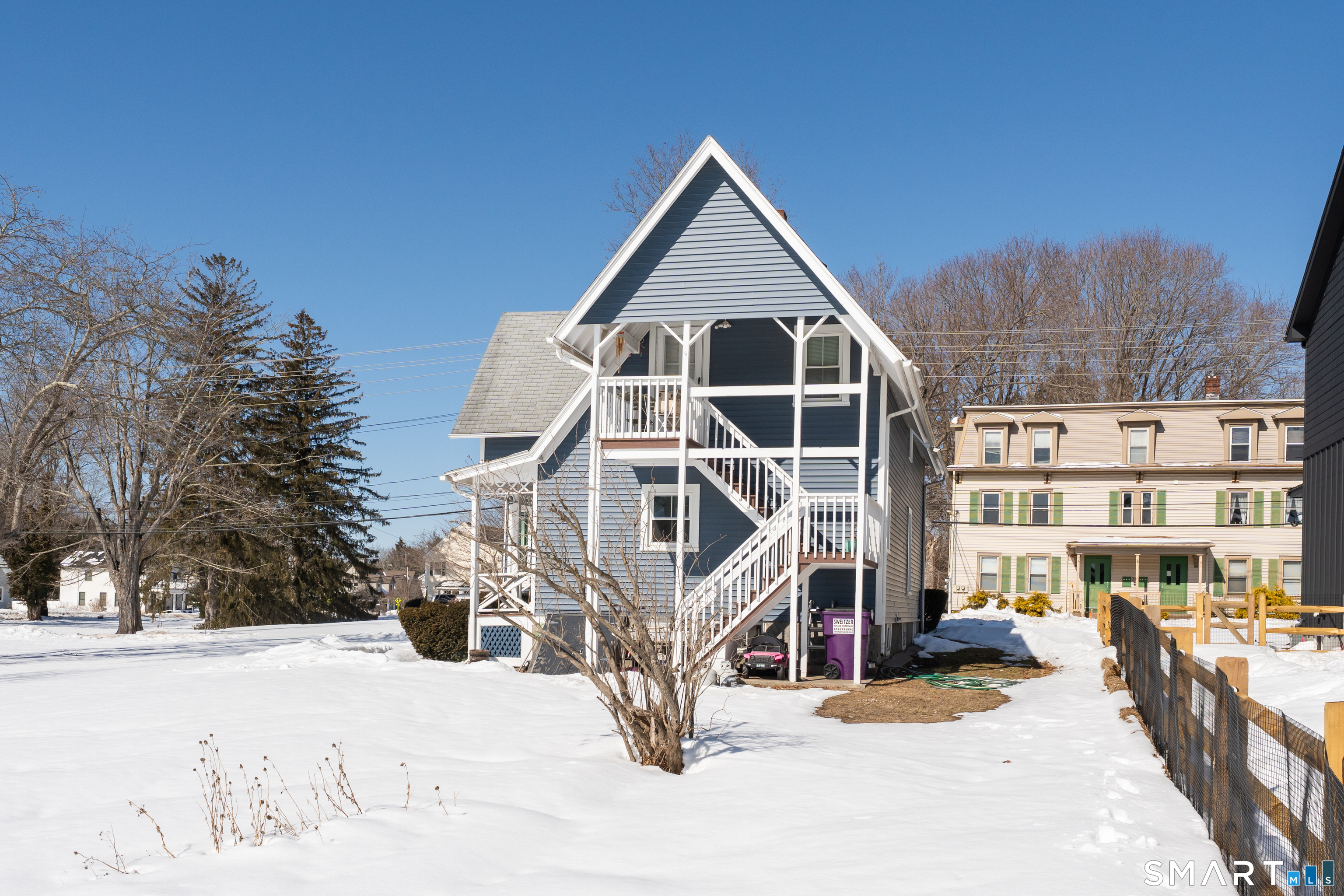 25 Driveway Guilford CT 06437