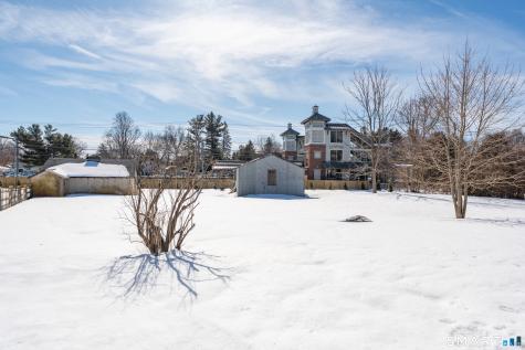 25 Driveway Guilford CT 06437