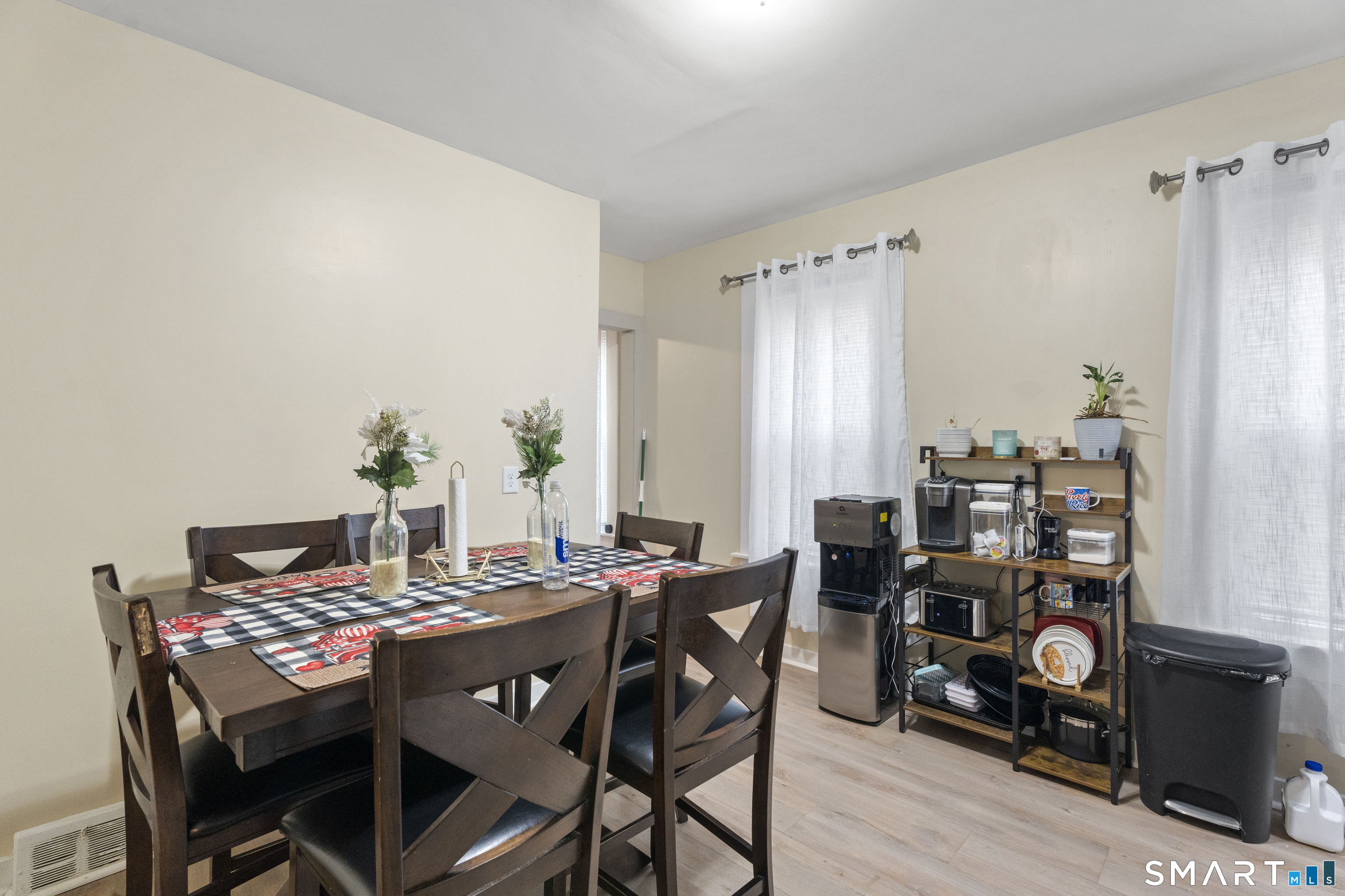 208 Clinton Avenue New Haven CT 06513