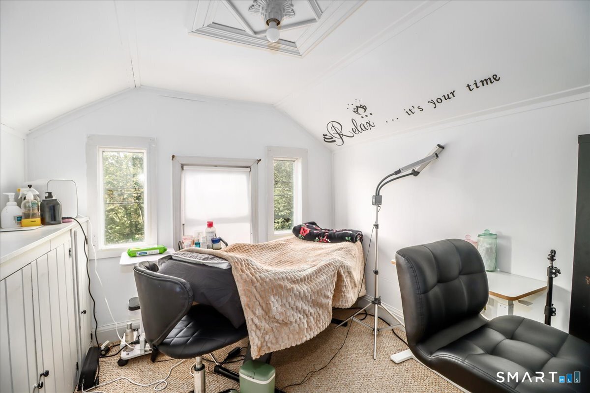 61 Smith Ridge Road New Canaan CT 06840