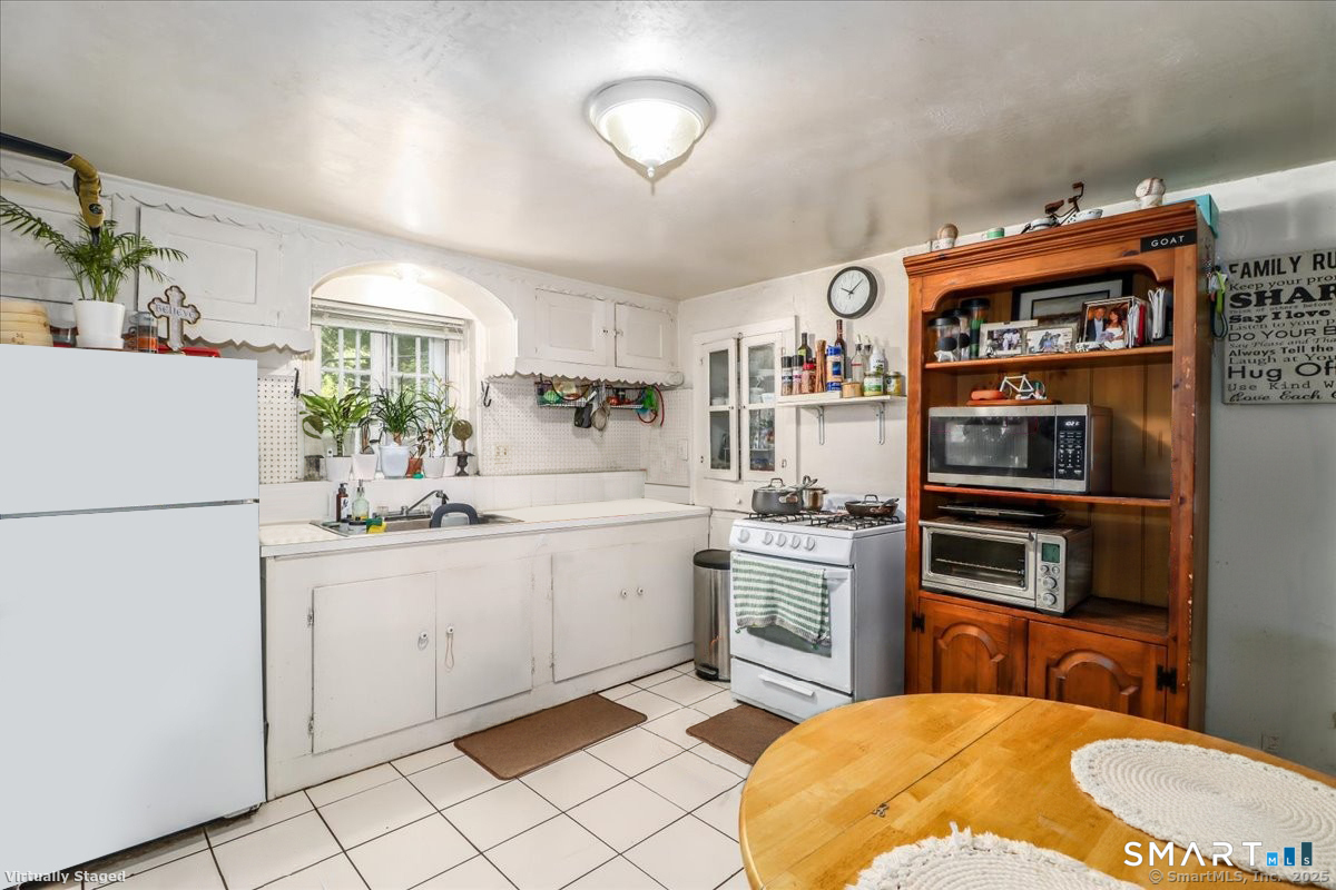 61 Smith Ridge Road New Canaan CT 06840