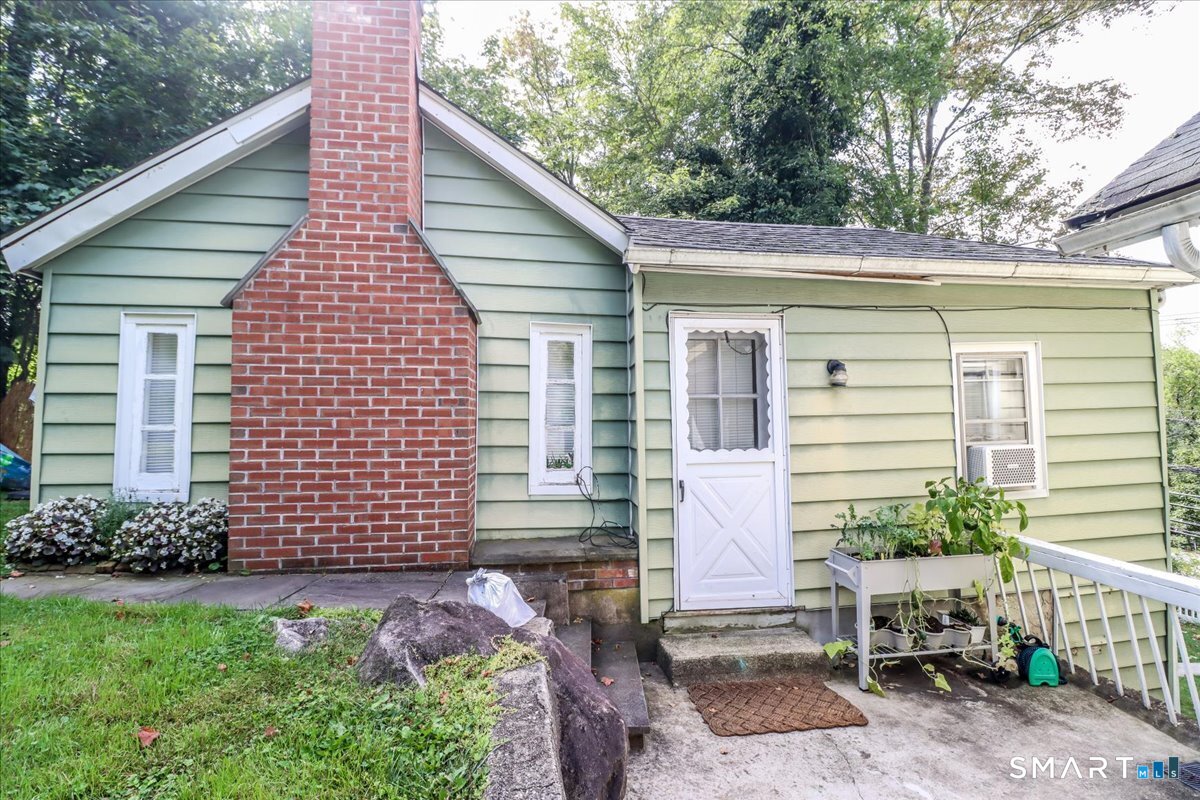 61 Smith Ridge Road New Canaan CT 06840