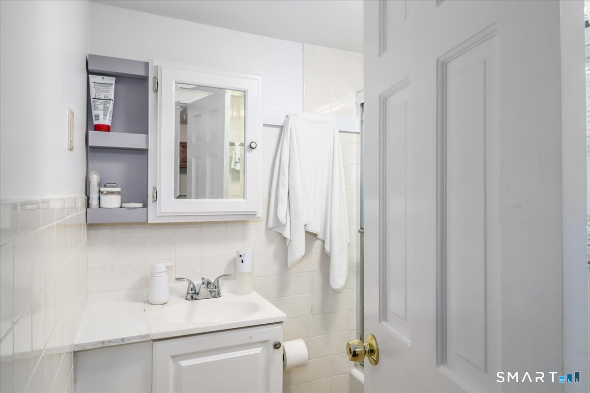 61 Smith Ridge Road New Canaan CT 06840