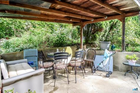 61 Smith Ridge Road New Canaan CT 06840
