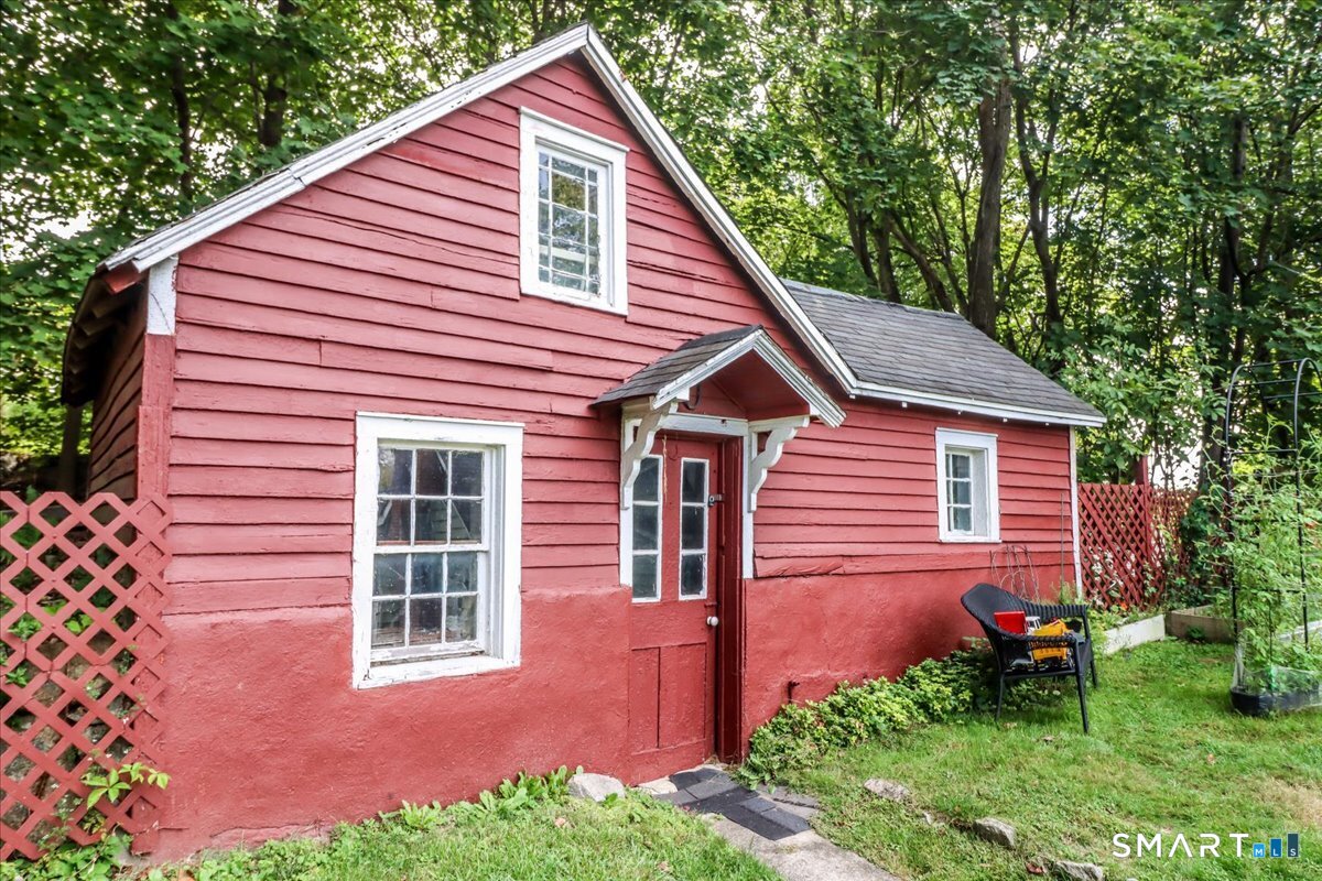 61 Smith Ridge Road New Canaan CT 06840