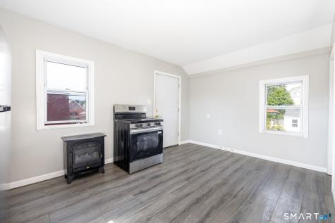 14 Blackhall Street New London CT 06320