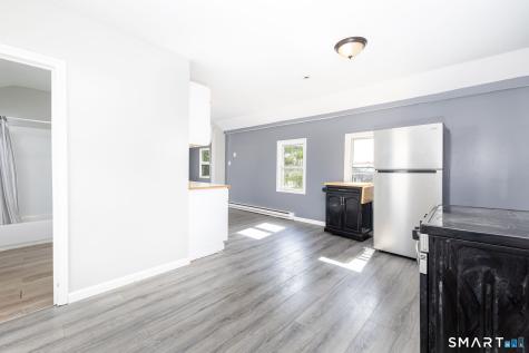 14 Blackhall Street New London CT 06320