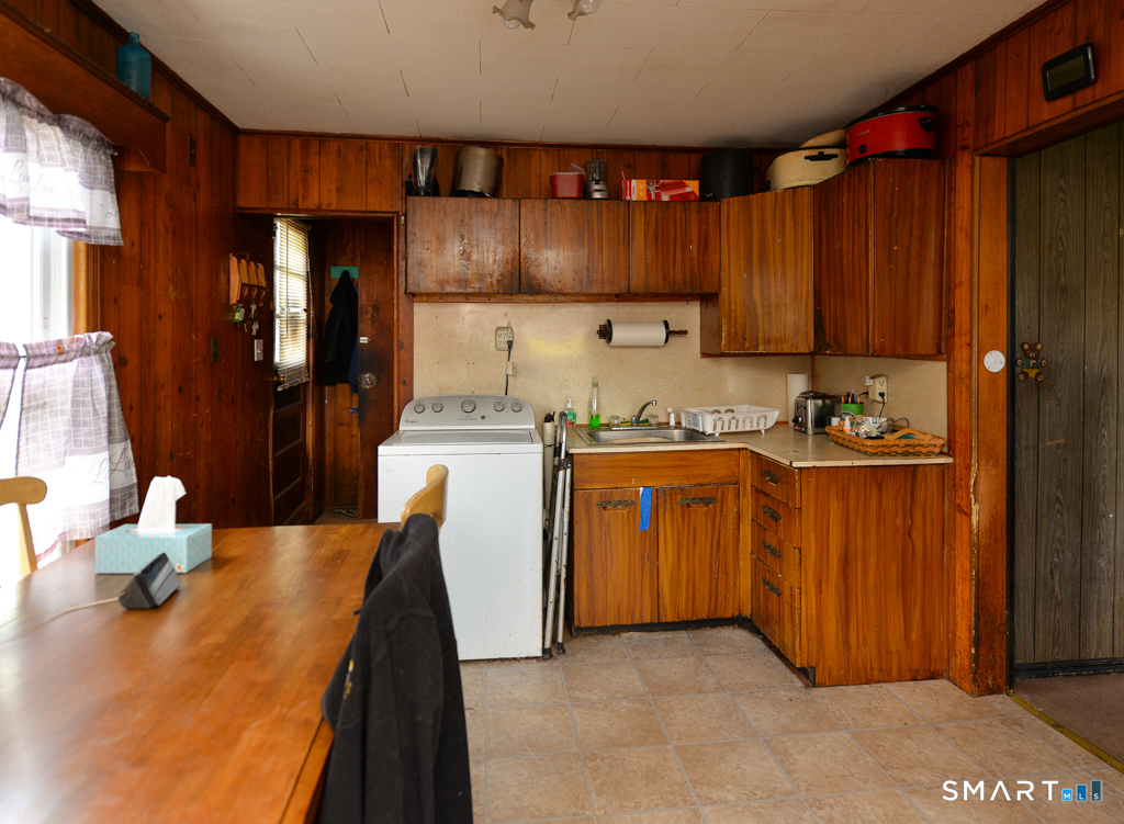 22 Church Street Seymour CT 06483