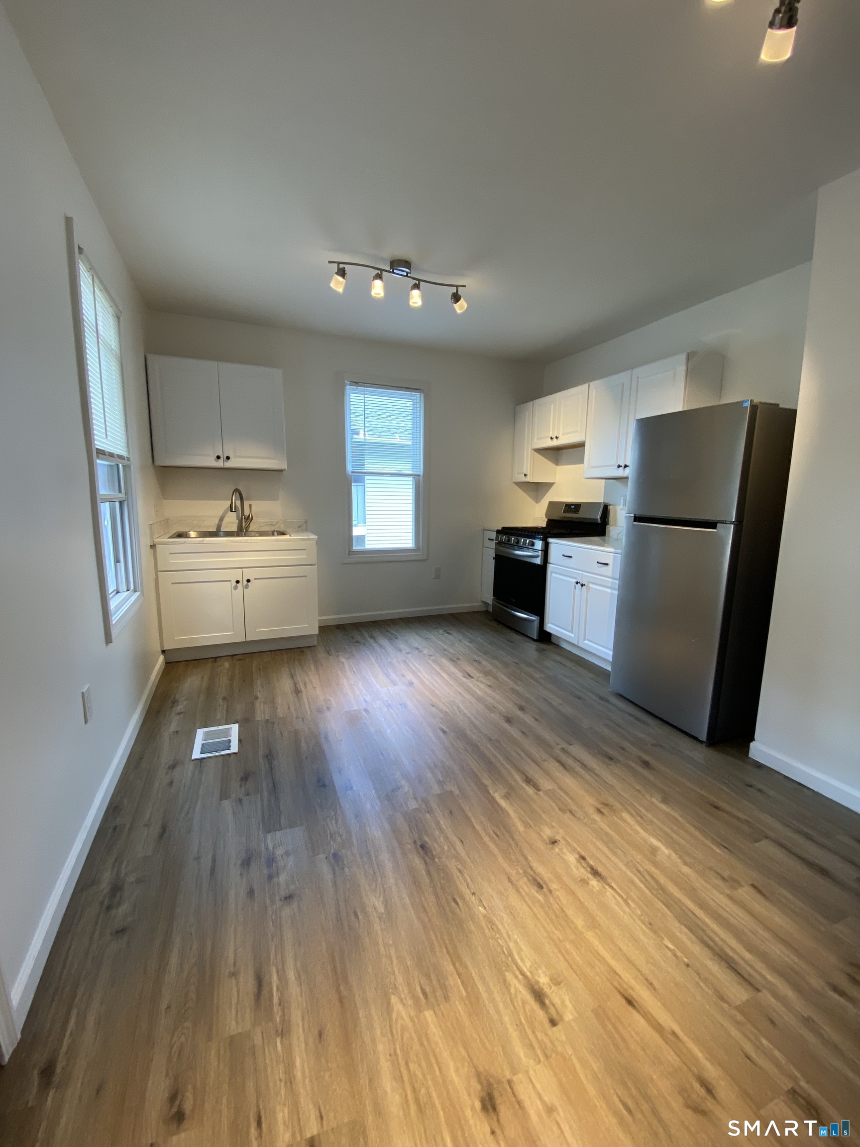 15 Lincoln Place Bristol CT 06010