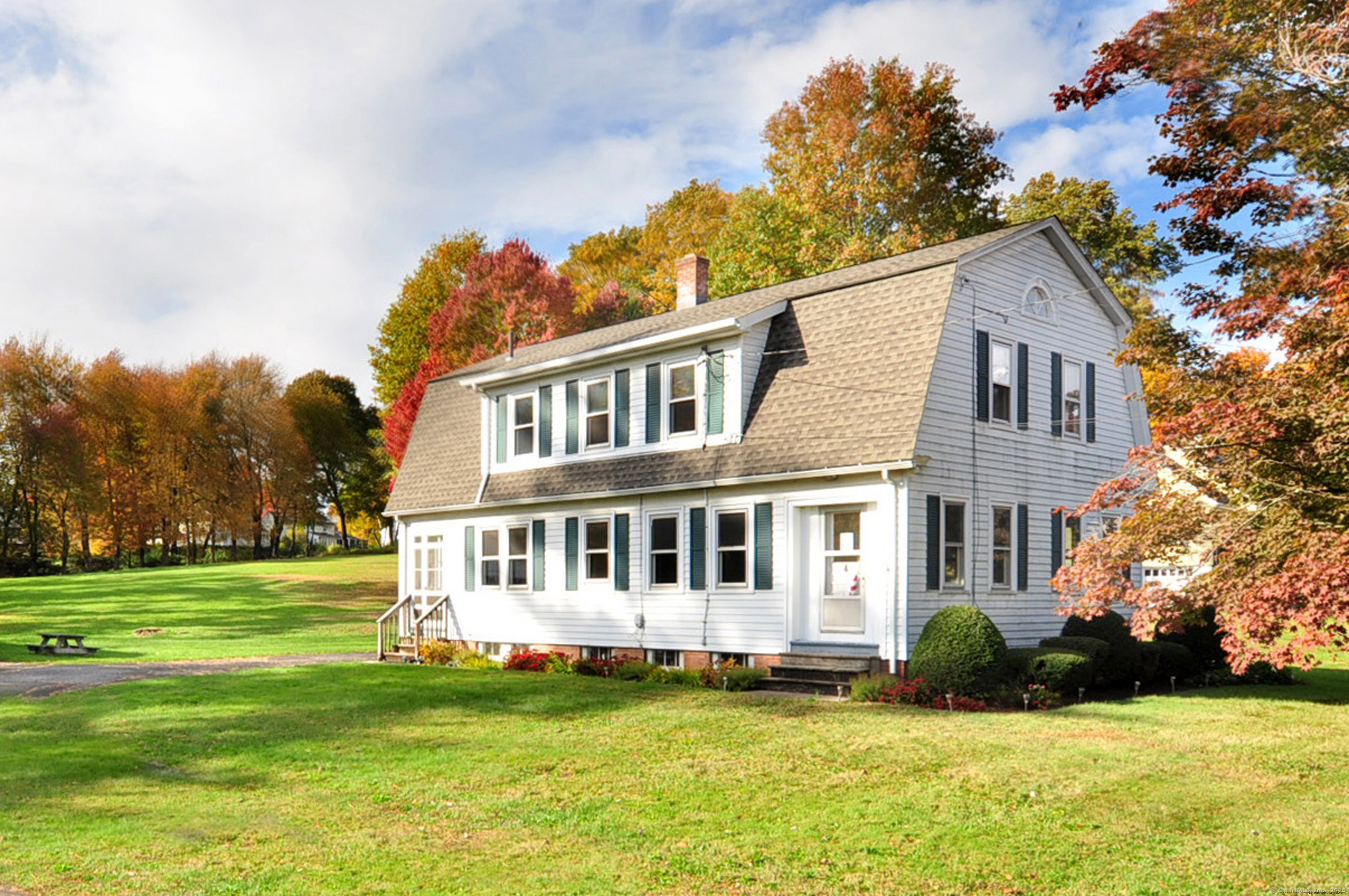 887 Poquonock Avenue Windsor CT 06095