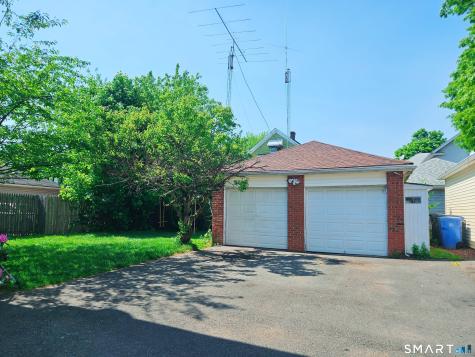 102-104 Mapleton Street Hartford CT 06114