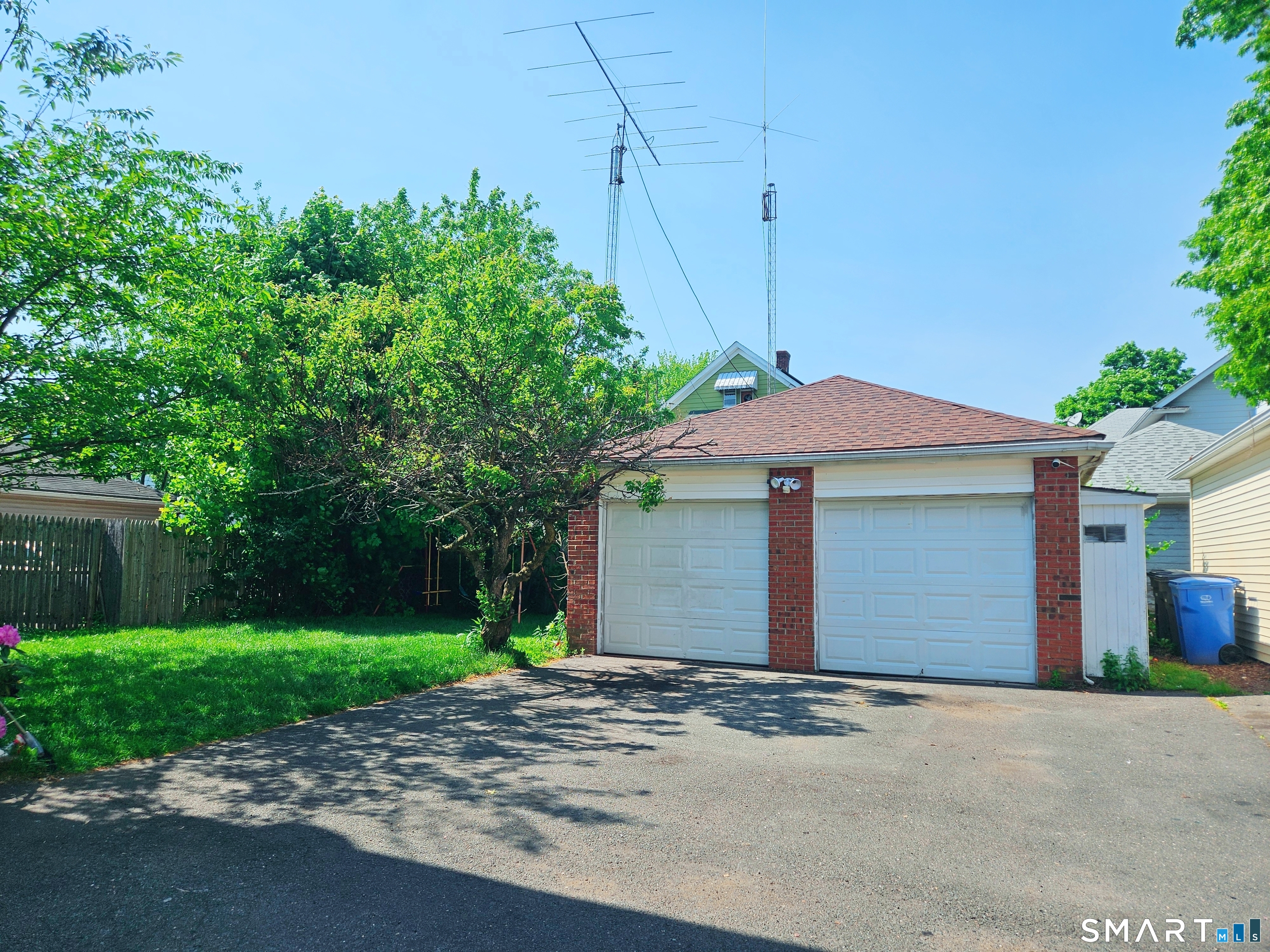 102-104 Mapleton Street Hartford CT 06114