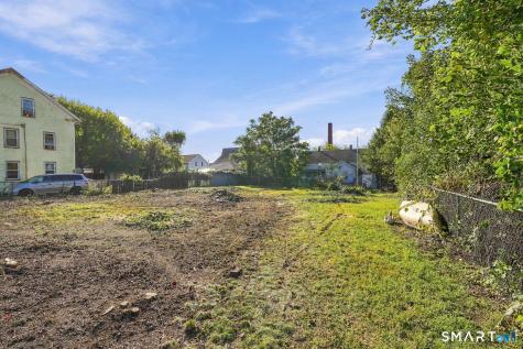 19-21 Mohegan Street Putnam CT 06260