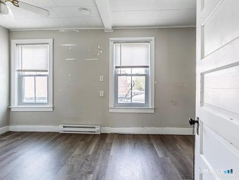 71 Blackhall Street New London CT 06320