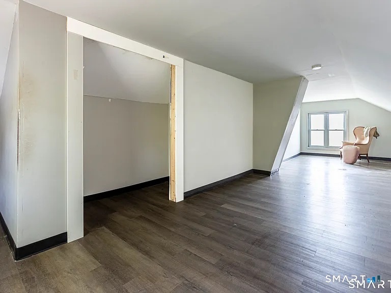 71 Blackhall Street New London CT 06320