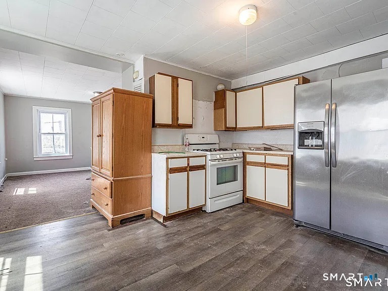 71 Blackhall Street New London CT 06320