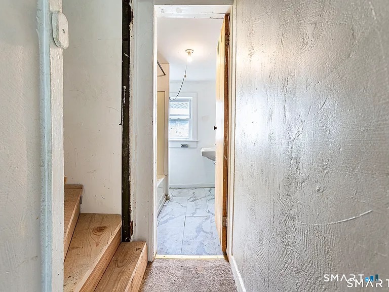 71 Blackhall Street New London CT 06320