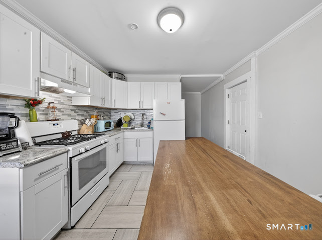 1389 Pembroke Street Bridgeport CT 06608
