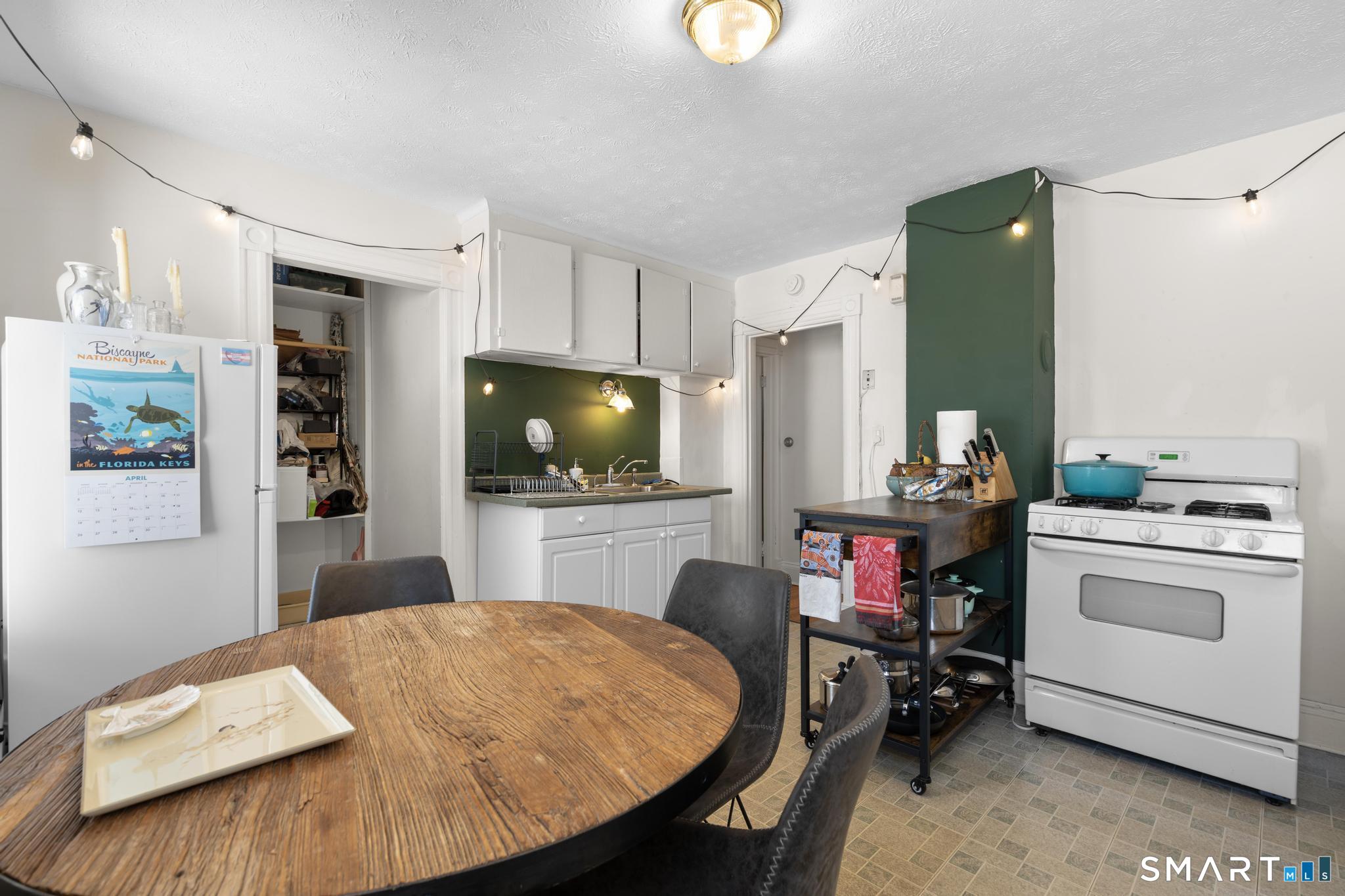 86 Oakwood Avenue West Hartford CT 06119