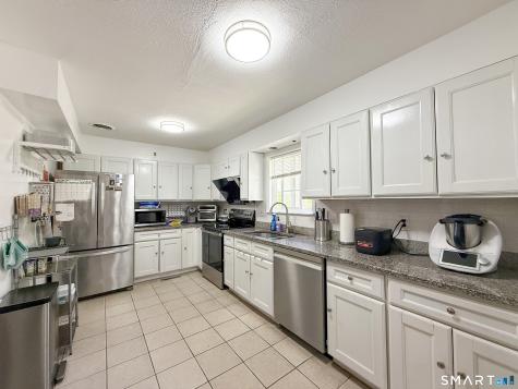 1679 Litchfield Turnpike Woodbridge CT 06525