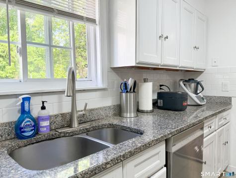 1679 Litchfield Turnpike Woodbridge CT 06525