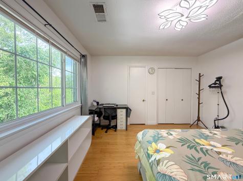 1679 Litchfield Turnpike Woodbridge CT 06525